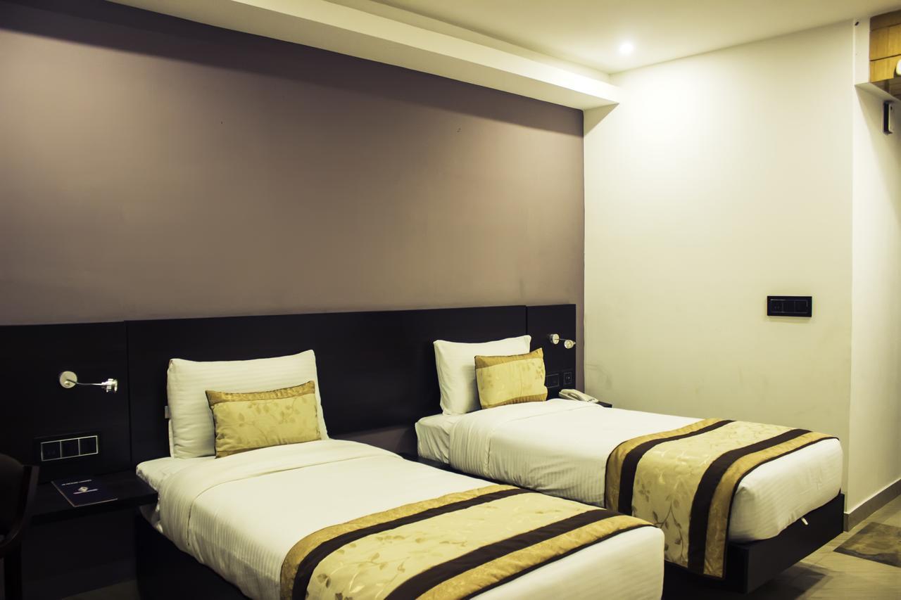 Vijay Paradise Lucknow Exteriör bild