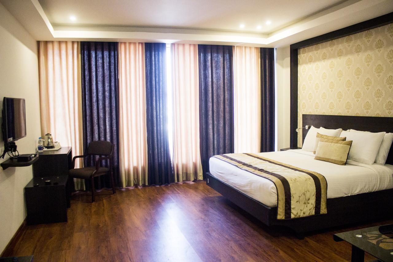 Vijay Paradise Lucknow Exteriör bild