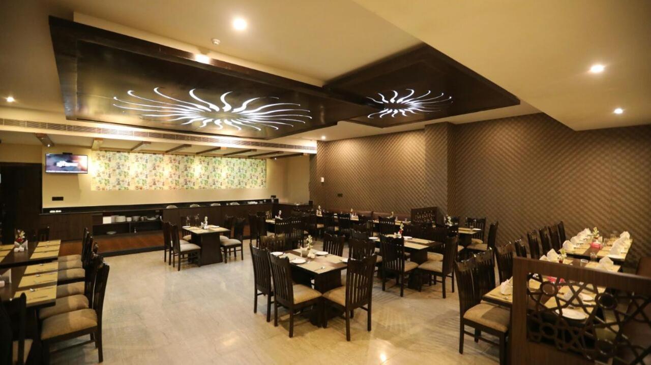 Vijay Paradise Lucknow Exteriör bild