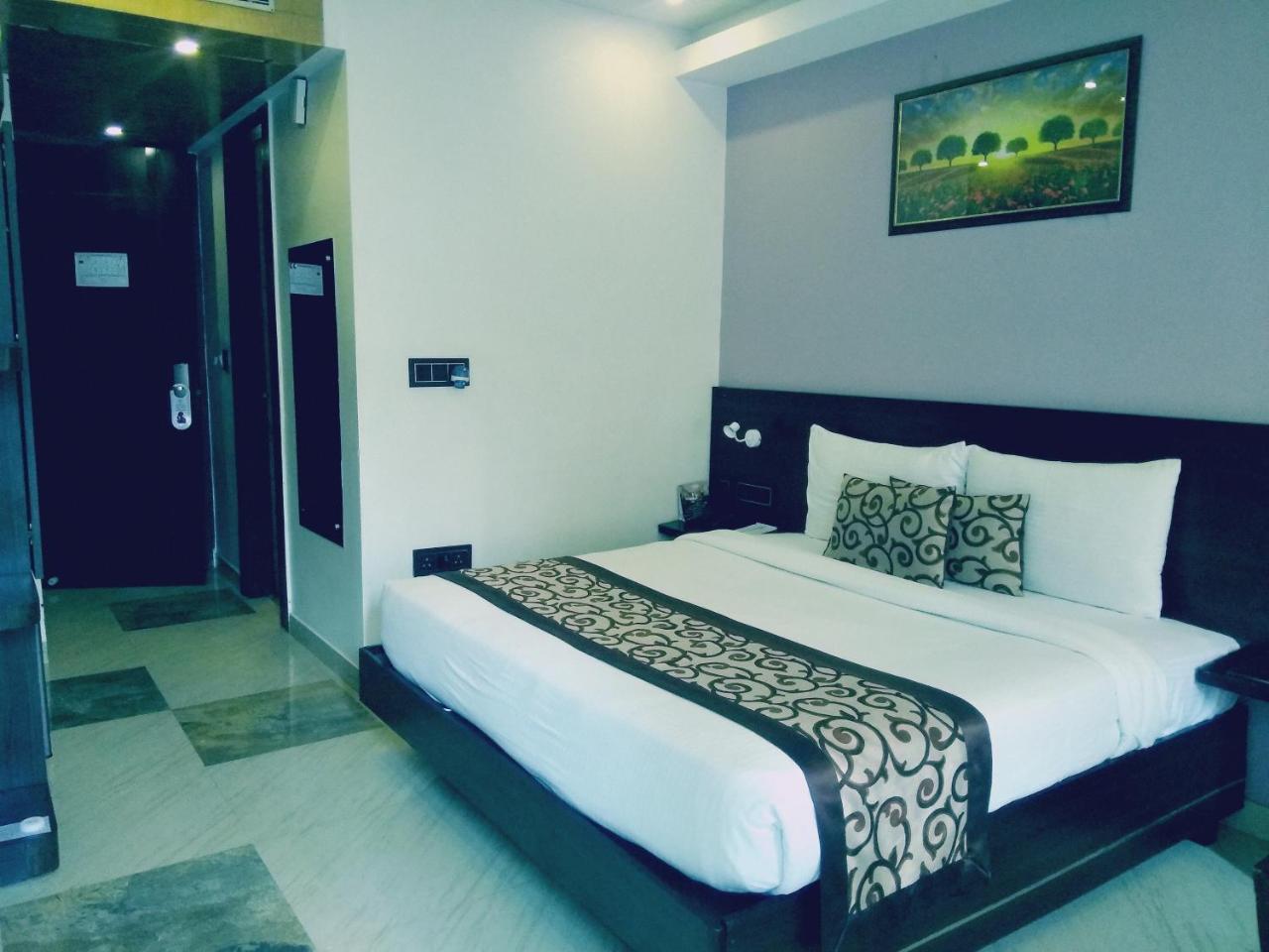 Vijay Paradise Lucknow Exteriör bild